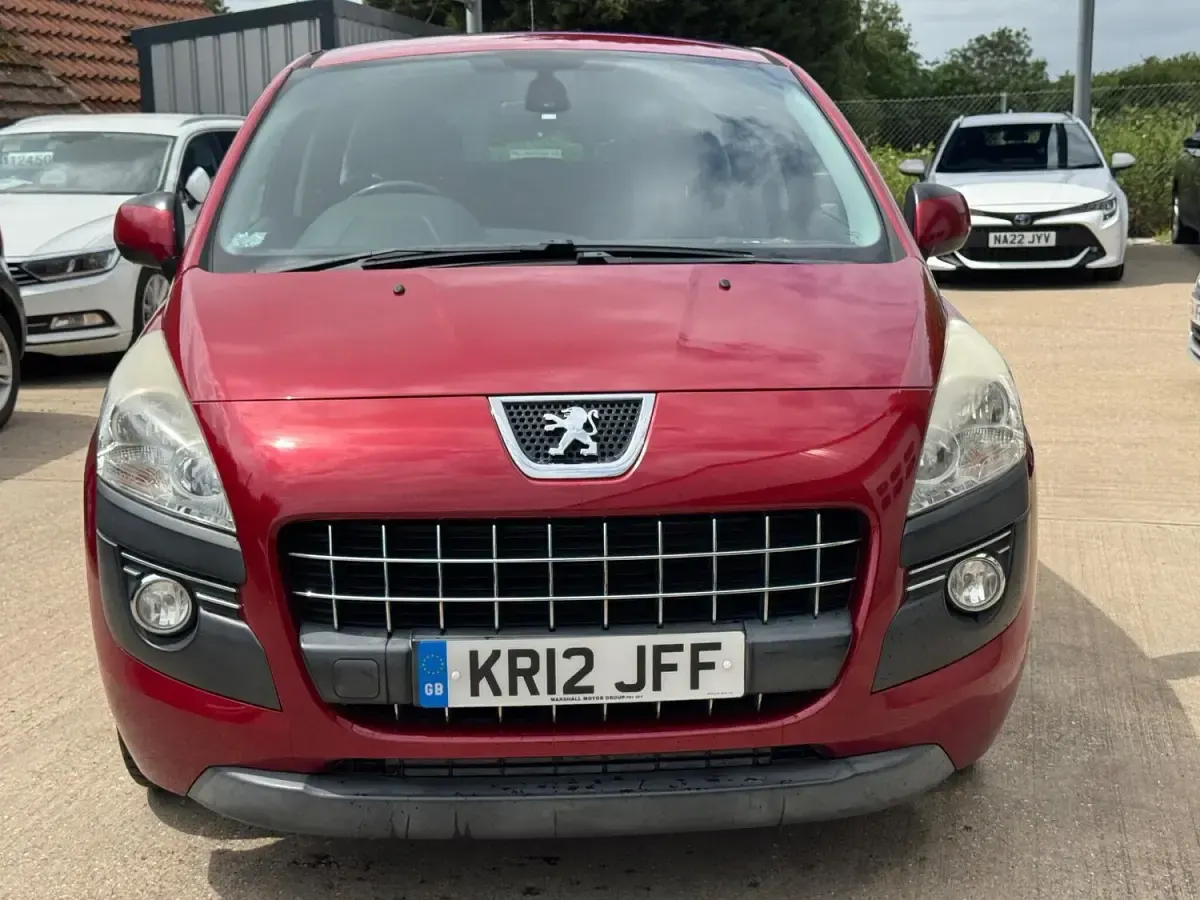 Used Peugeot 3008 Active 112 HP (82 kW) 2012 Red Estate