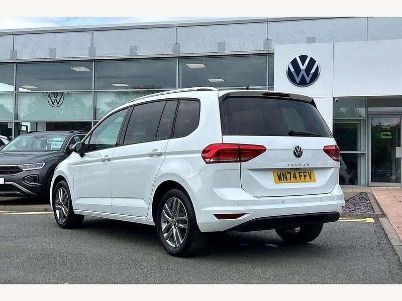 Used VW Touran Match 150 HP (110 kW) 2024 White MPV