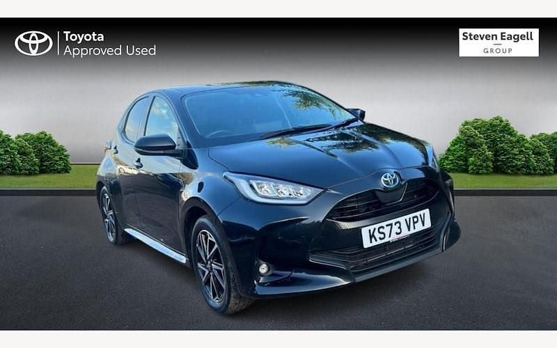 Used 2025 Toyota Yaris Hybrid Design Hatchback | £18,439 (Good price) - Image 1/4
