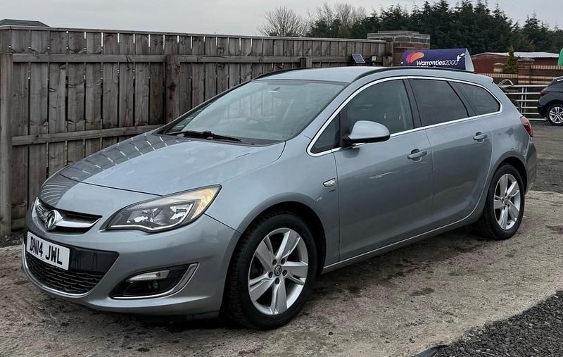 Silver Used 2014 Vauxhall Astra SRi Hatchback | £1,995 (Good price) - Image 1/4