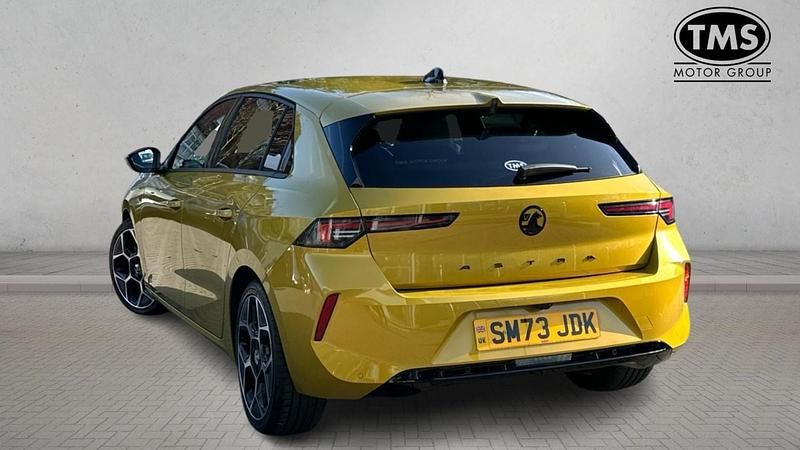 Used Vauxhall Astra Ultimate 130 HP (95 kW) 2023 Yellow/black Hatchback