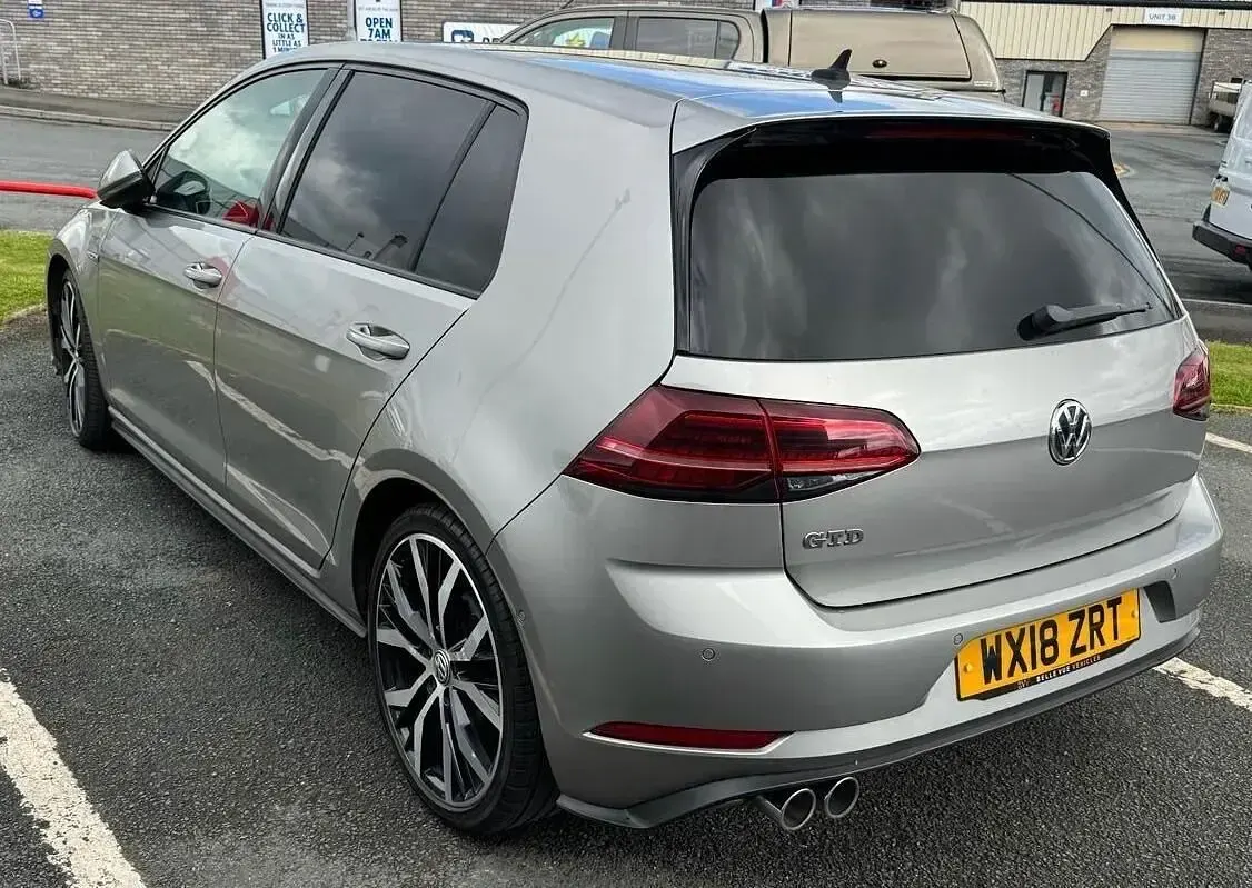 Usado VW Golf VII GTD 184 HP (135 kW) 2018 Prateado Citadino