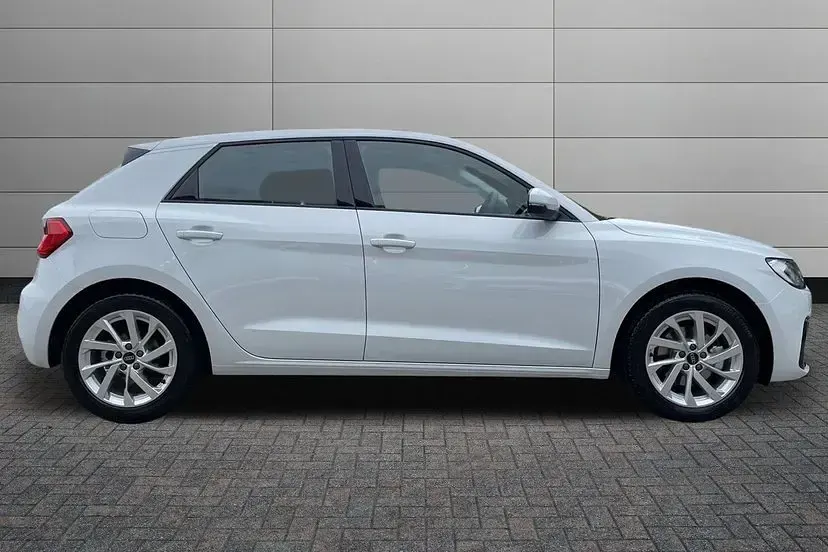Used Audi A1 Sportback Sport 114 HP (83 kW) 2025 Glacier white Hatchback