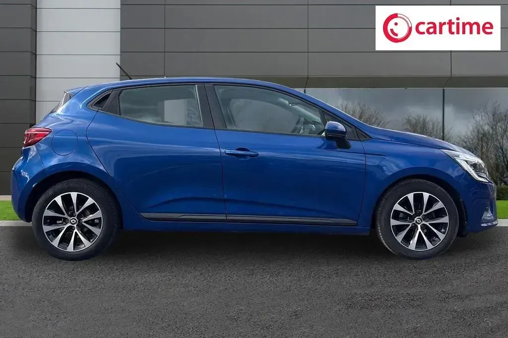 Used Renault Clio Iconic 90 HP (66 kW) 2021 Blue Hatchback