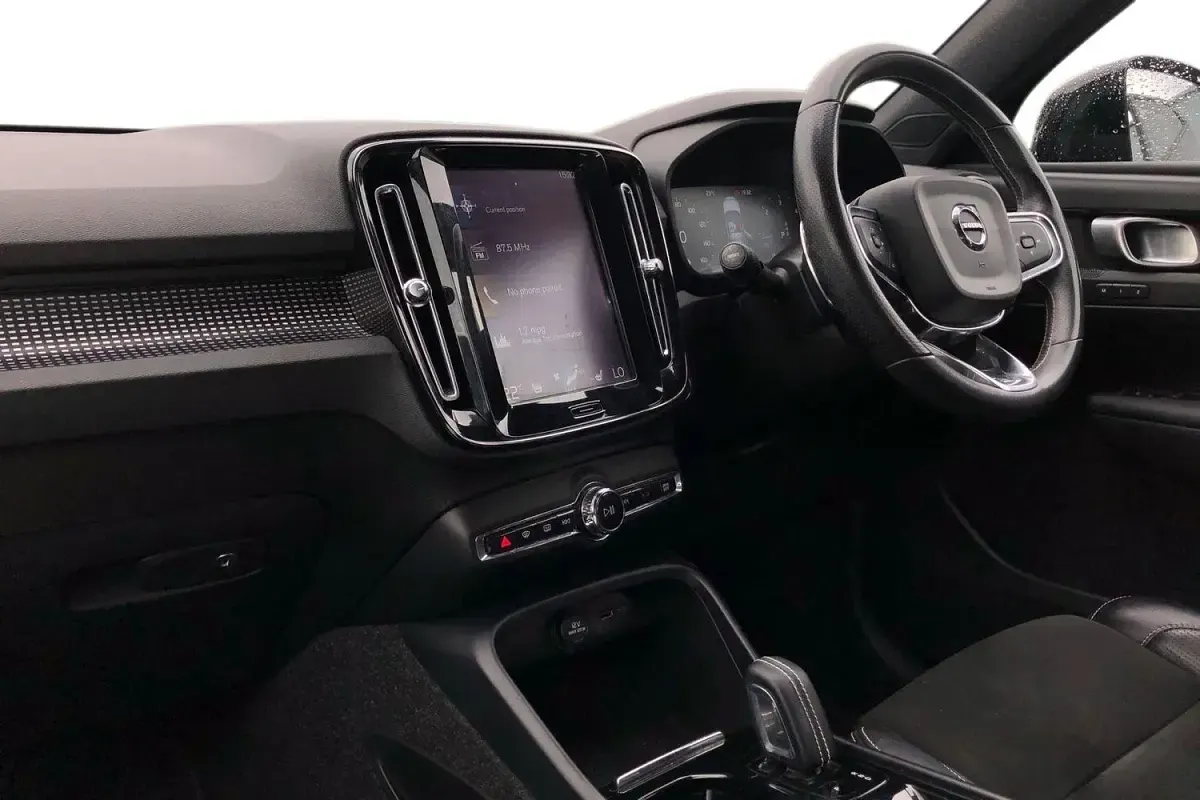 Used Volvo XC40 R-Design Pro 150 HP (110 kW) 2019 Black SUV