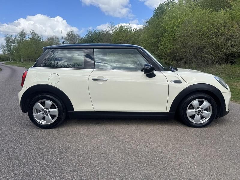 Begagnad Mini Cooper Hatch 2014 Vit Halvkombi