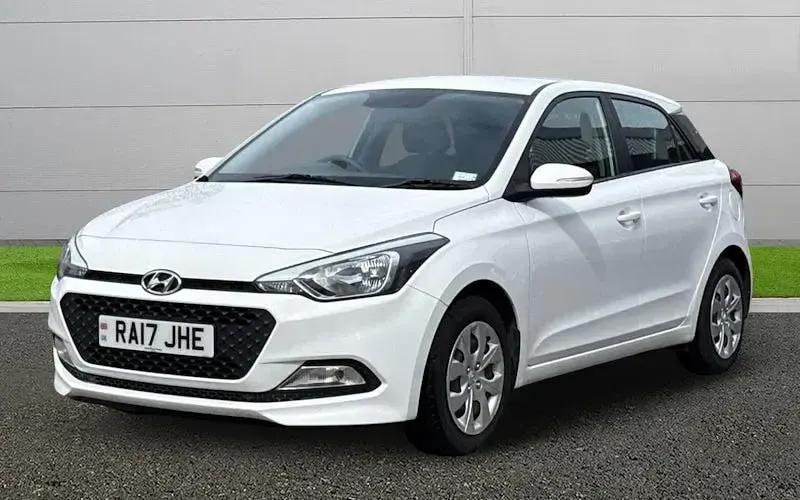 Used Hyundai i20 84 HP (61 kW) 2017 White Hatchback