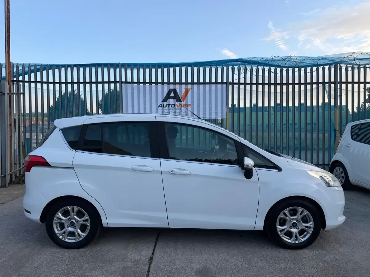 Usado Ford B-MAX Zetec 2015 Branco Monovolume