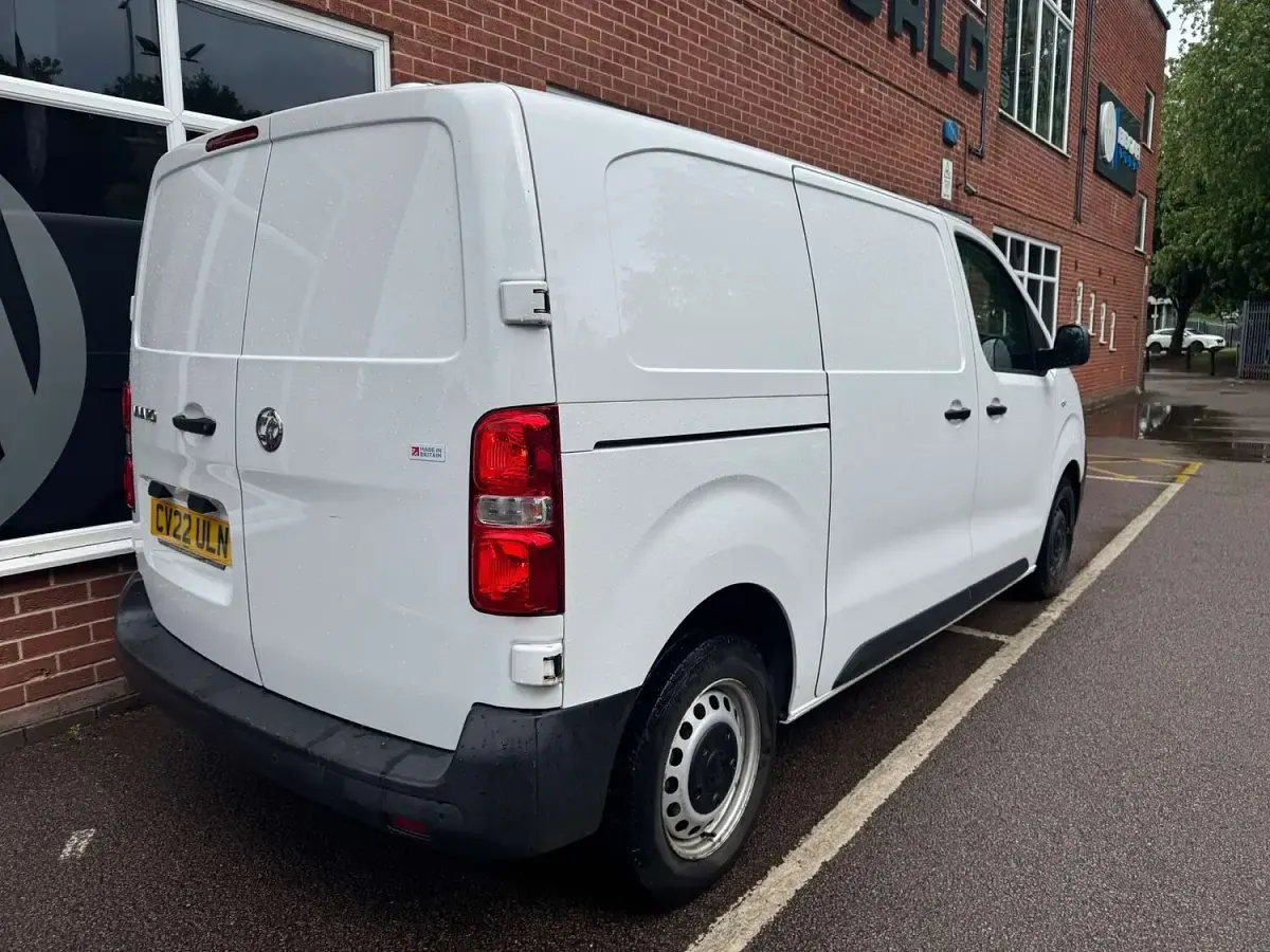 Used Vauxhall Vivaro S 145 HP (106 kW) 2022 White MPV