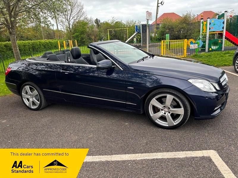 Usado Mercedes E350 SE 265 HP (194 kW) 2012 Azul Cabrios