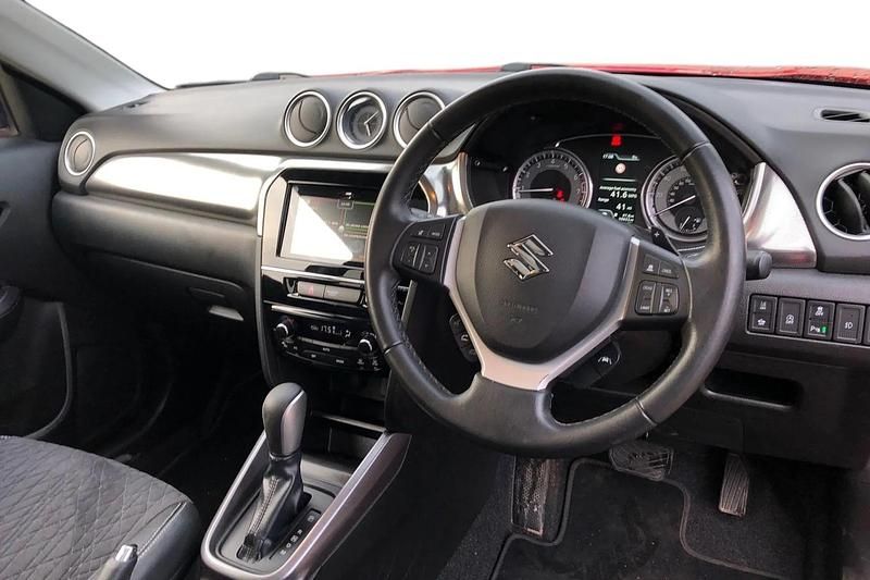 Used Suzuki Vitara SZ5 140 HP (102 kW) 2018 Red/black SUV