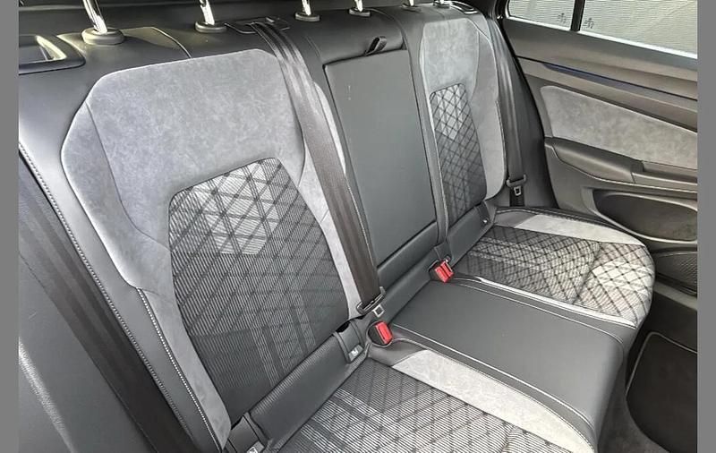 Used VW Golf VIII R-line 147 HP (108 kW) 2024 Black Estate