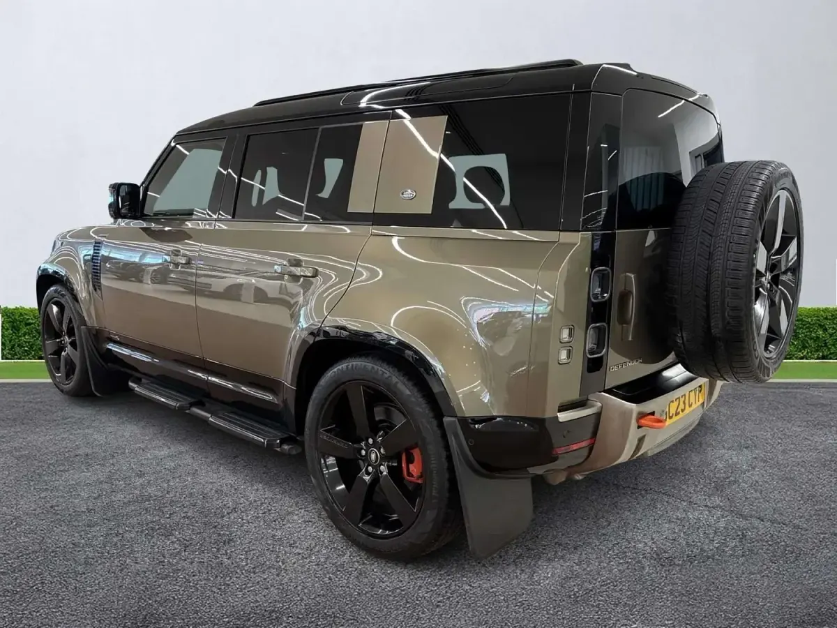 Usado Land Rover Defender 2023 Castanho SUV
