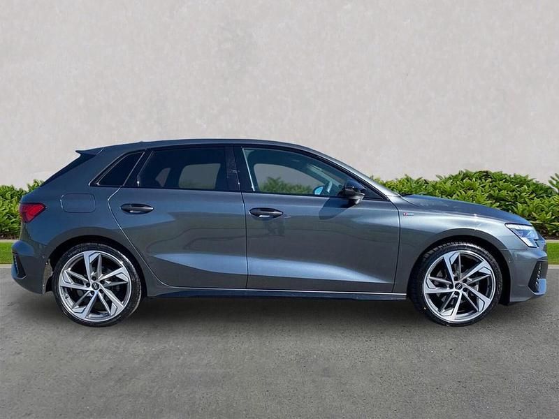 Usado Audi A3 Advanced 147 HP (108 kW) 2023 Cinzento Sedan