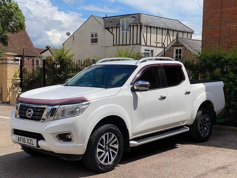Used Nissan Navara Tekna 190 HP (139 kW) 2016 White Pickup