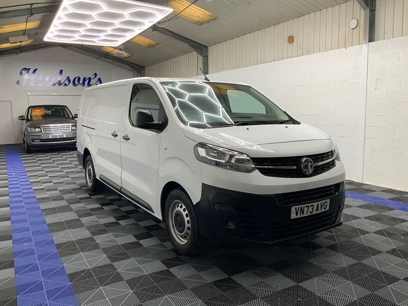 White Used 2023 Vauxhall Vivaro MPV | £10,995 (Super price) - Image 1/4