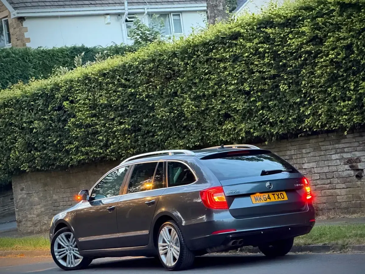 Used Skoda Superb Elegance 140 HP (102 kW) 2014 Grey Estate