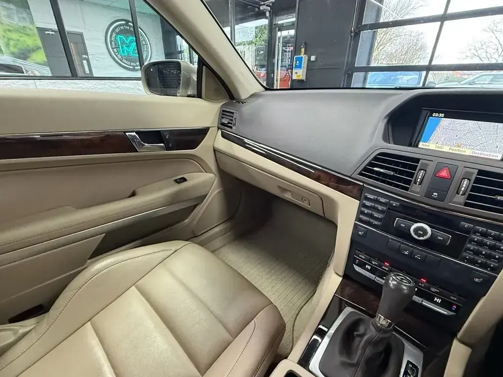 Begagnad Mercedes E250 SE 204 HK (150 kW) 2009 Beige Sportkupé