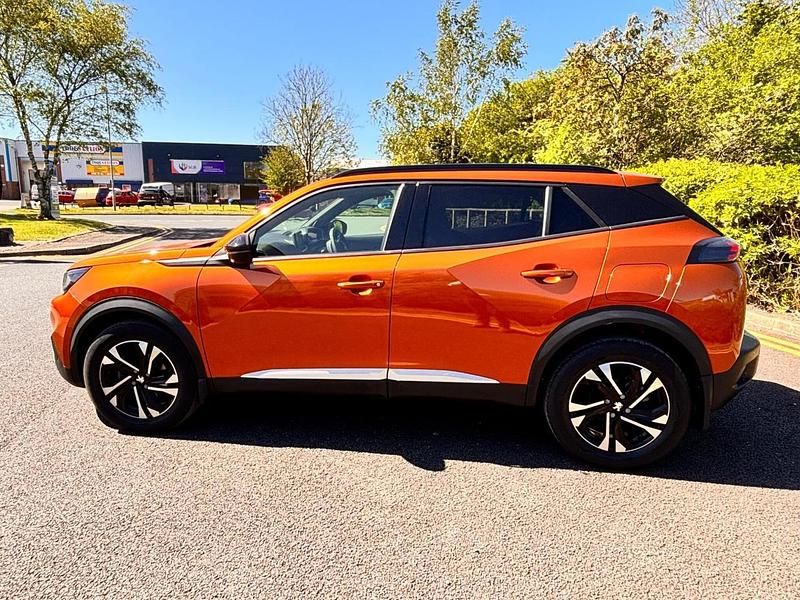 Używany Peugeot 2008 Allure+ 100 KM (73 kW) 2022 Pomarańczowy SUV