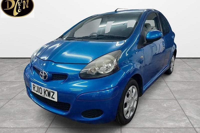 Used Toyota Aygo 67 HP (49 kW) 2010 Blue Hatchback