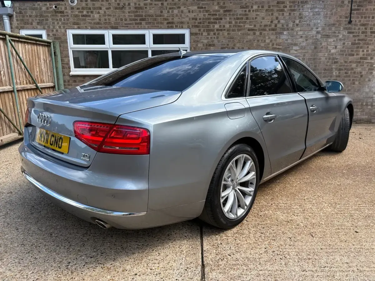 Usado Audi A8 Advanced 2011 Cinzento Sedan