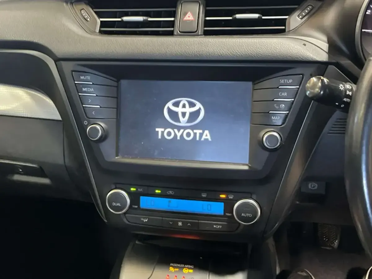 Used Toyota Avensis Business Edition 112 HP (82 kW) 2015 Blue Estate