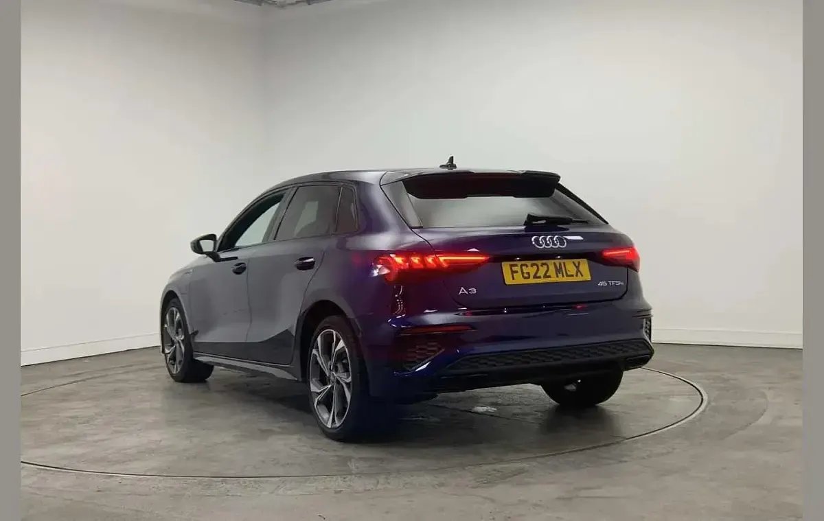 Used Audi A3 e-tron Competition 241 HP (177 kW) 2022 Blue Hatchback