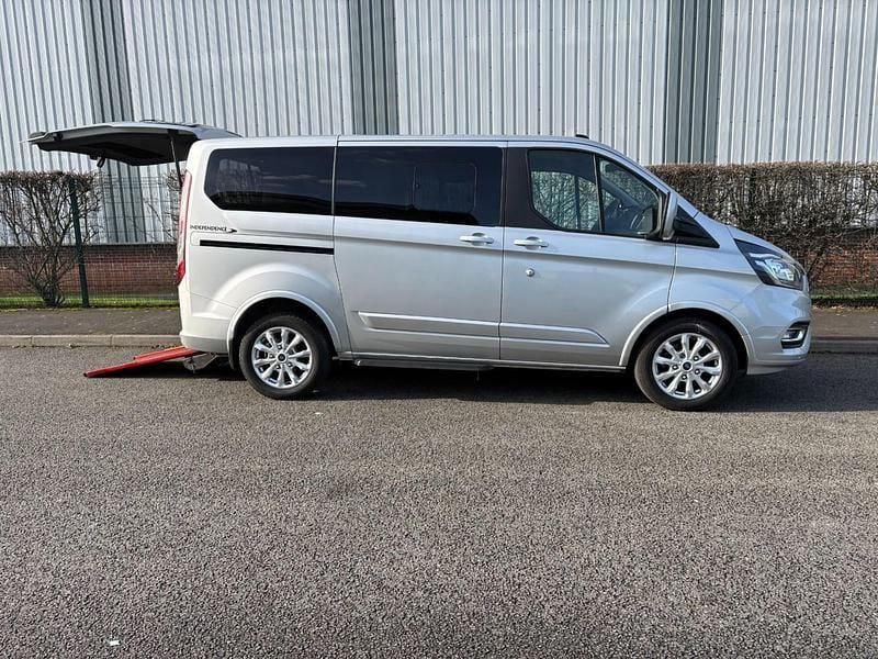 Used Ford Tourneo Titanium 130 HP (95 kW) 2020 Silver MPV