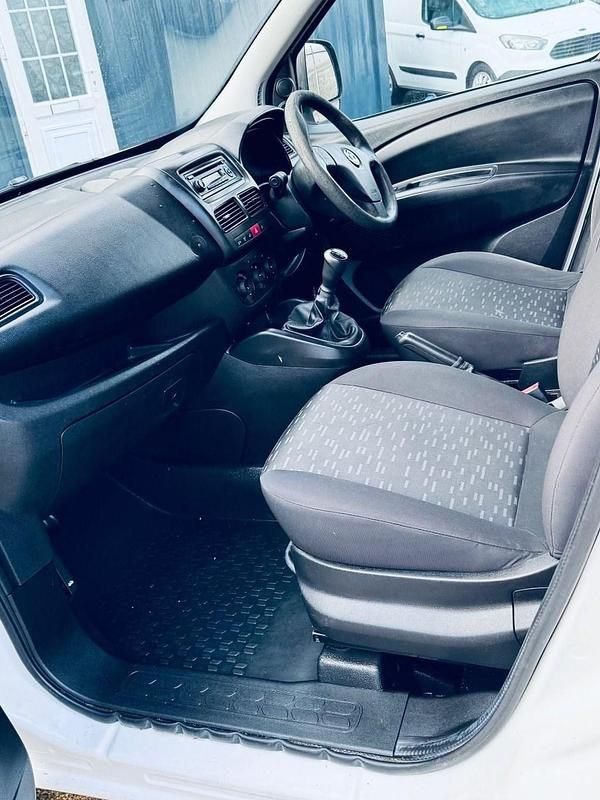 Used Vauxhall Combo S 2013 White MPV