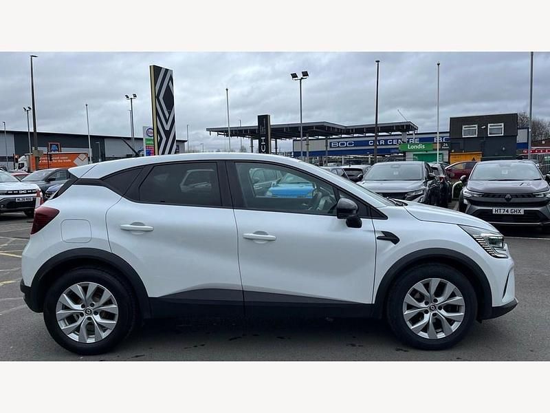 Used Renault Captur Iconic 91 HP (66 kW) 2022 Metallic  arctic white  SUV