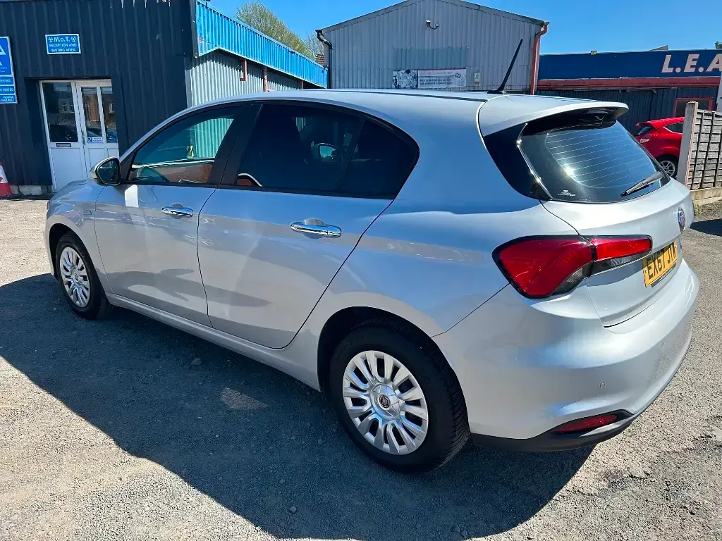 Used Fiat Tipo Easy 120 HP (88 kW) 2017 Silver Hatchback