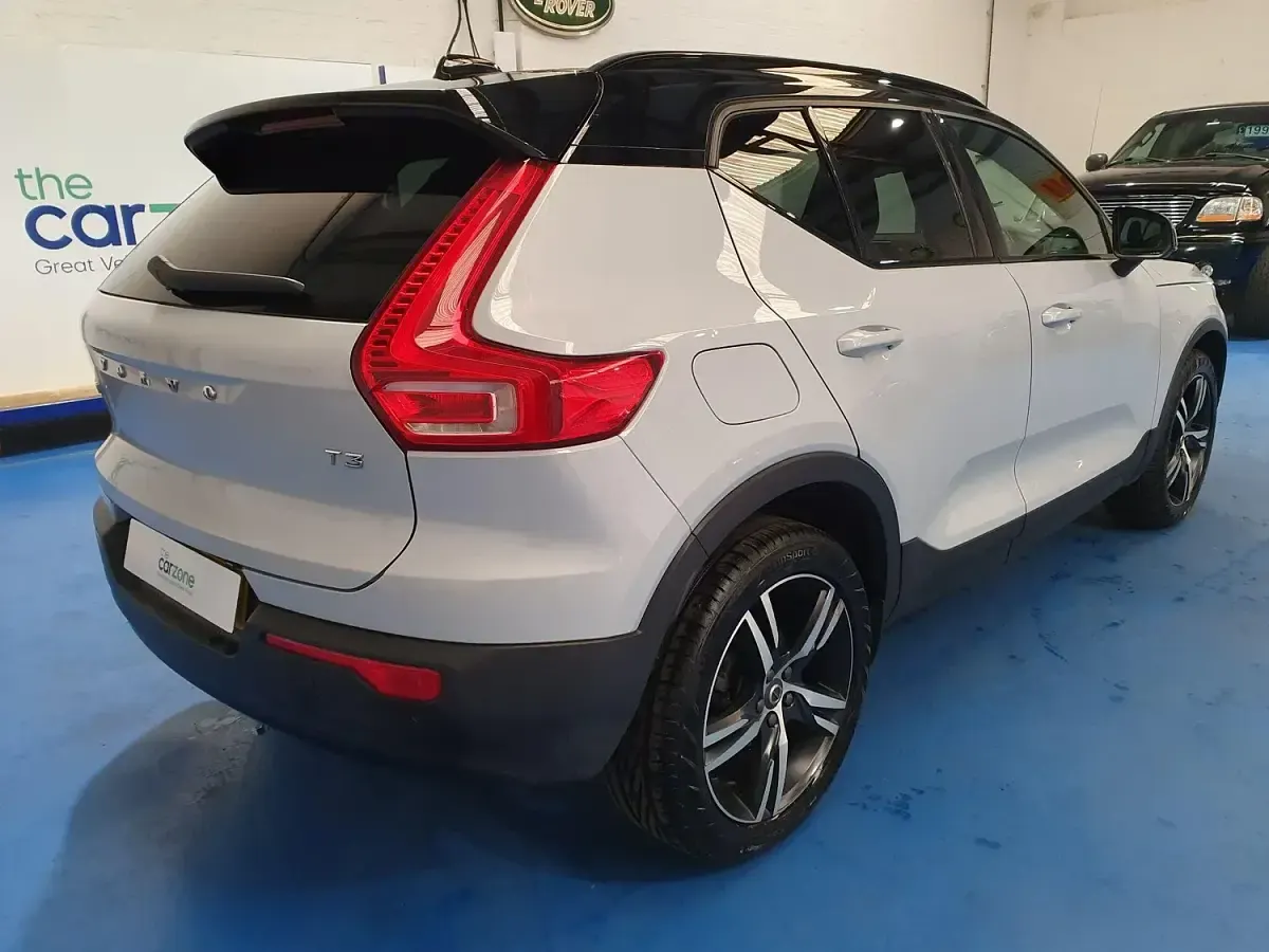 Used Volvo XC40 R-Design 163 HP (119 kW) 2022 Silver SUV