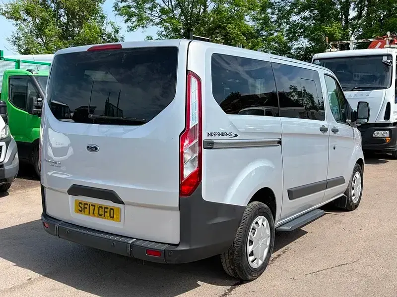 Used Ford Tourneo Custom Zetec 130 HP (95 kW) 2017 Silver Van