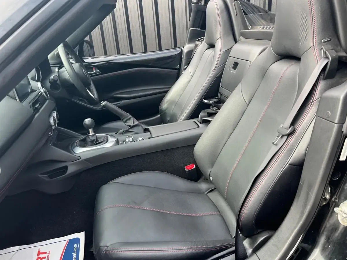Usado Mazda MX5 Inclusive 131 HP (96 kW) 2017 Preto Cabrios