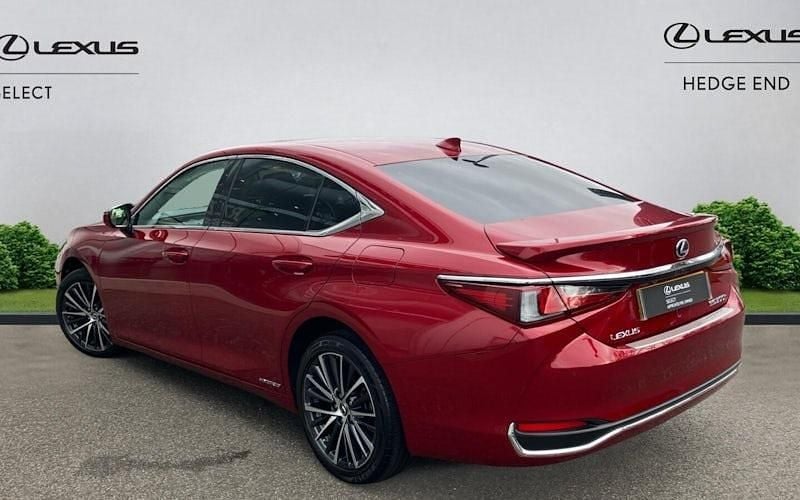 Used Lexus ES300H 218 HP (160 kW) 2021 Red Sedan