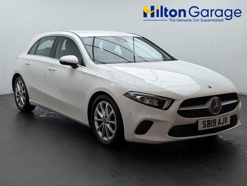 Used Mercedes A180 Executive 136 HP (100 kW) 2019 White Hatchback