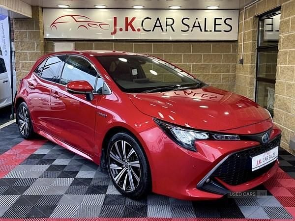 Used Toyota Corolla Design 122 HP (89 kW) 2021 Red Hatchback
