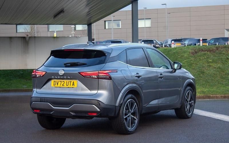 Used Nissan Qashqai Tekna 140 HP (102 kW) 2022 Gun metallic grey SUV