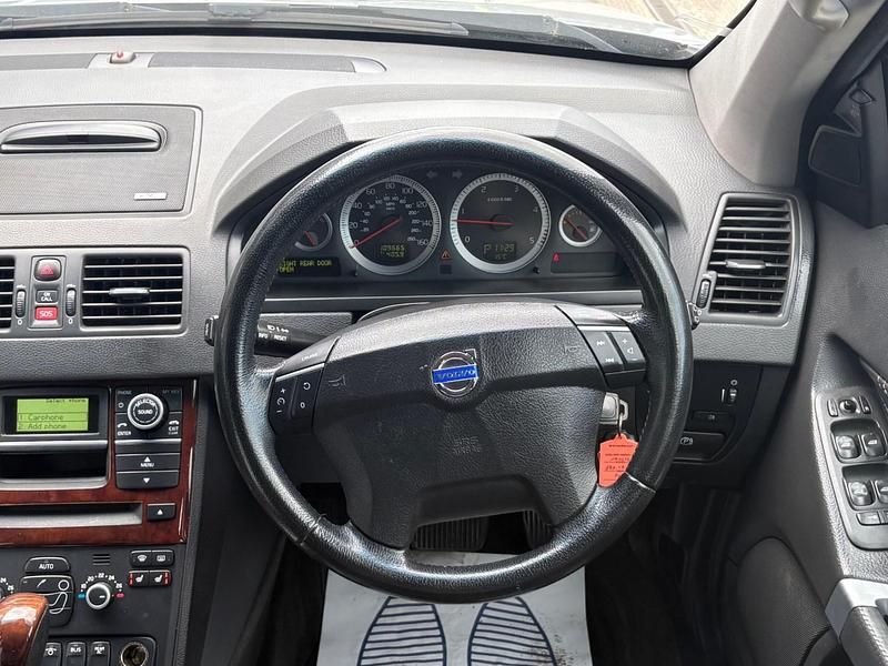 Begagnad Volvo XC90 Executive 200 HK (147 kW) 2011 Silver SUV