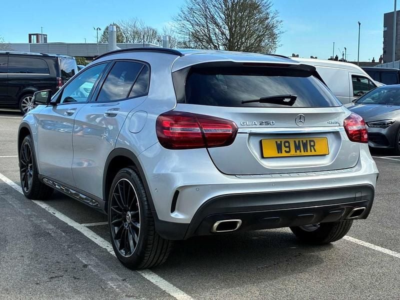 Used Mercedes GLA250 AMG Line Premium Plus 211 HP (155 kW) 2018 Silver SUV