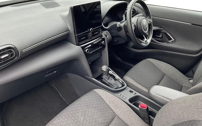 Used Toyota Yaris Hybrid Design 116 HP (85 kW) 2025 Estate