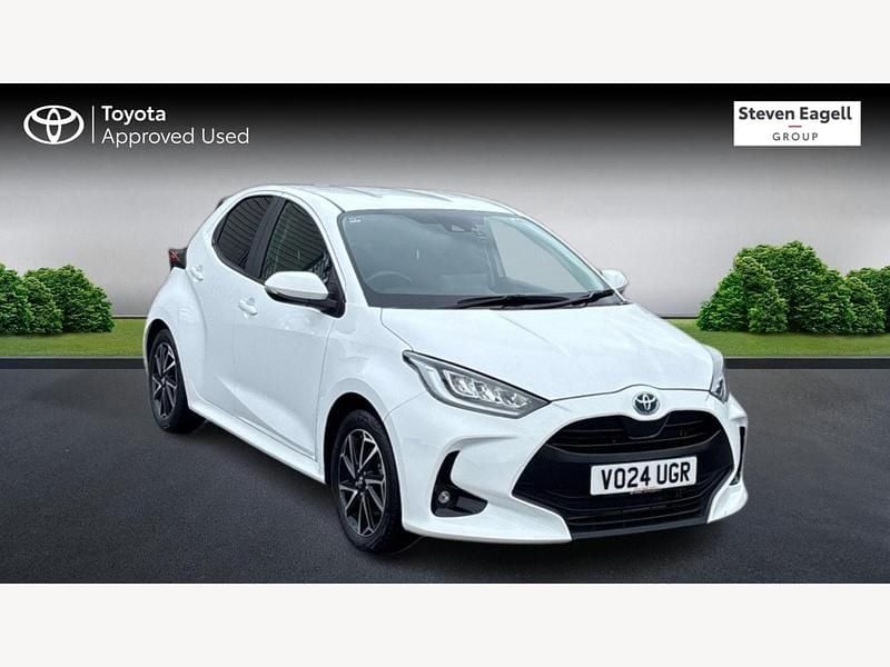 Used Toyota Yaris Hybrid Design 2024 White Hatchback