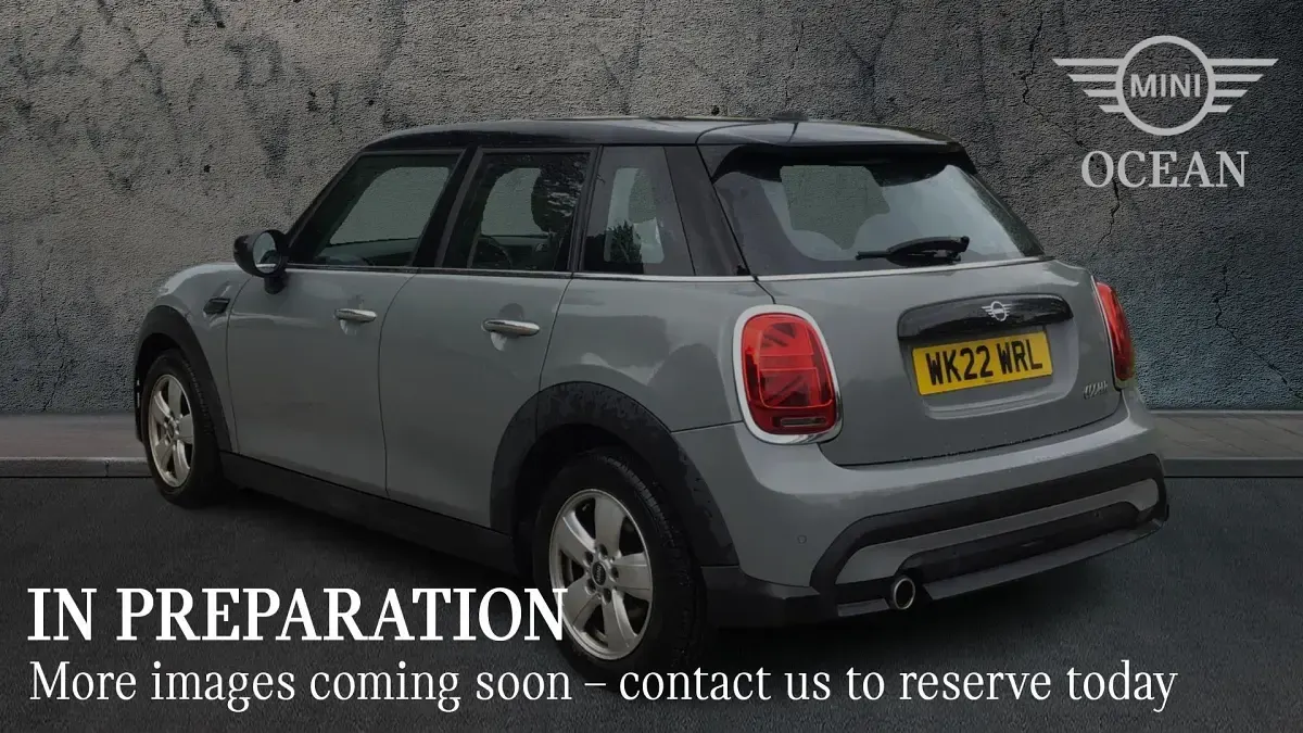 Usado Mini Cooper Classic 134 HP (98 kW) 2022 Cinzento Citadino