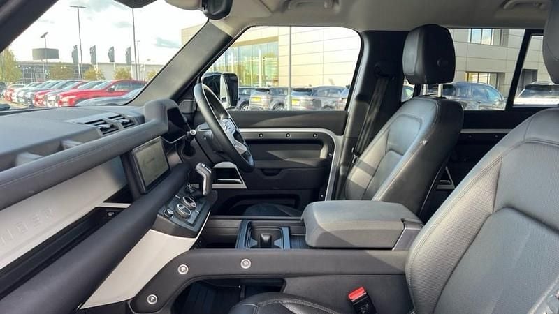 Used Land Rover Defender SE 249 HP (183 kW) 2023 Silver SUV