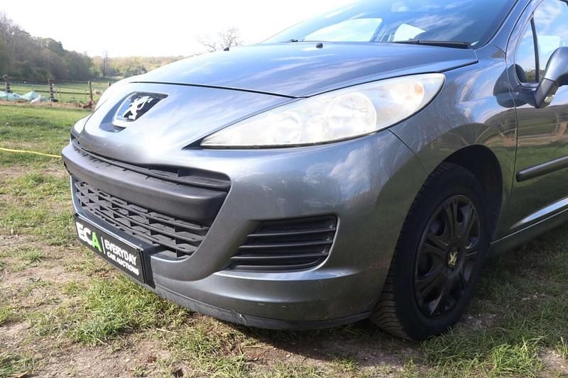 Begagnad Peugeot 207 S 2011 Grå Halvkombi