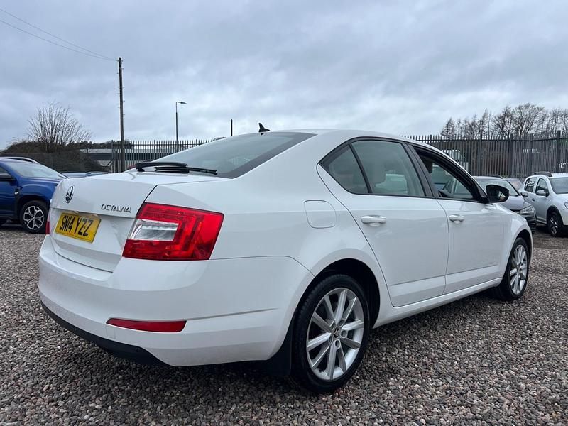Used Skoda Octavia Elegance 150 HP (110 kW) 2014 White Hatchback