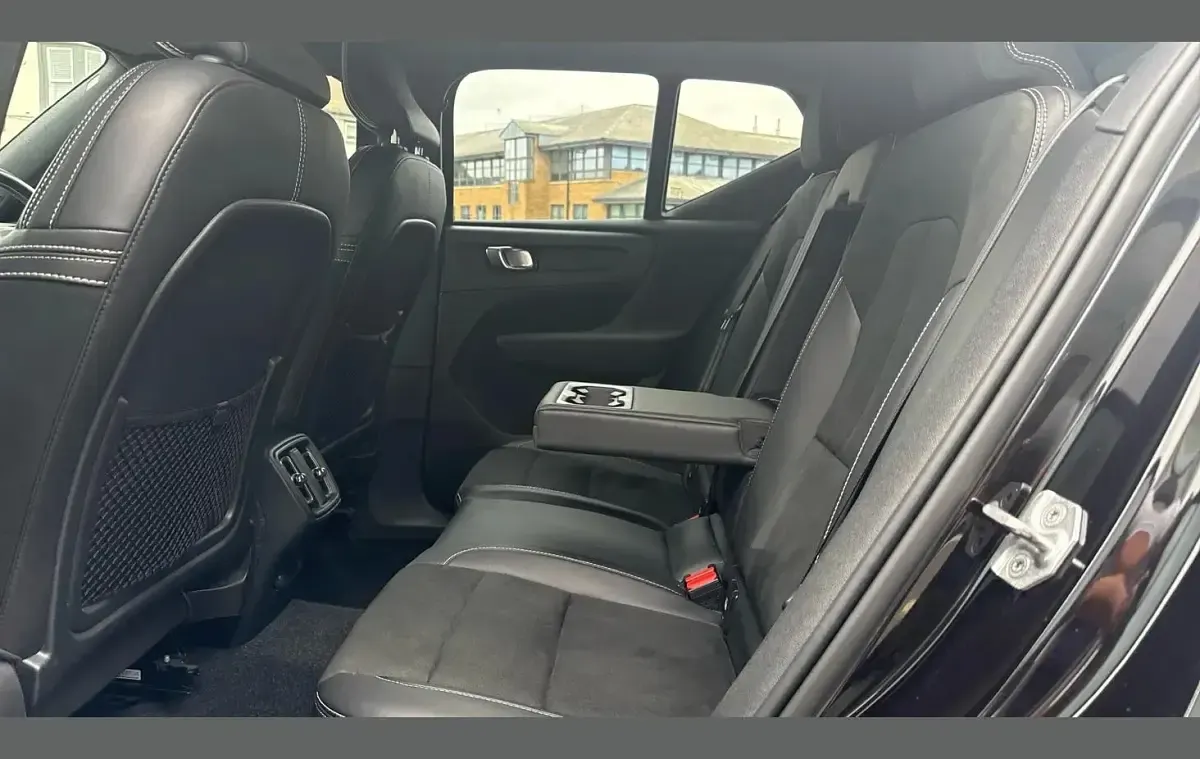 Used Volvo XC40 R-Design Pro 194 HP (142 kW) 2021 Black SUV