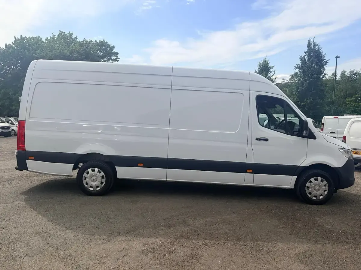 Used Mercedes Sprinter Progressive 148 HP (108 kW) 2023 White Van