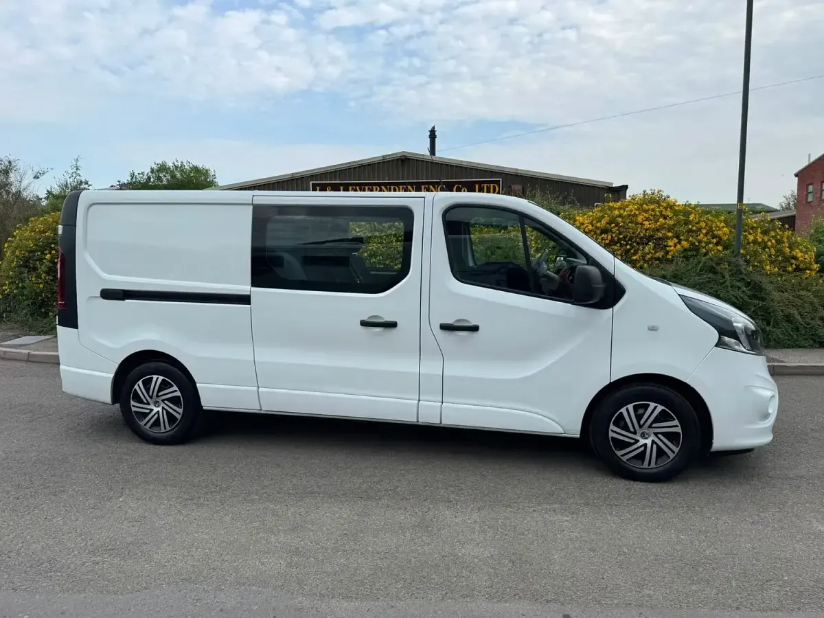 Used Vauxhall Vivaro Sportive 125 HP (91 kW) 2018 White