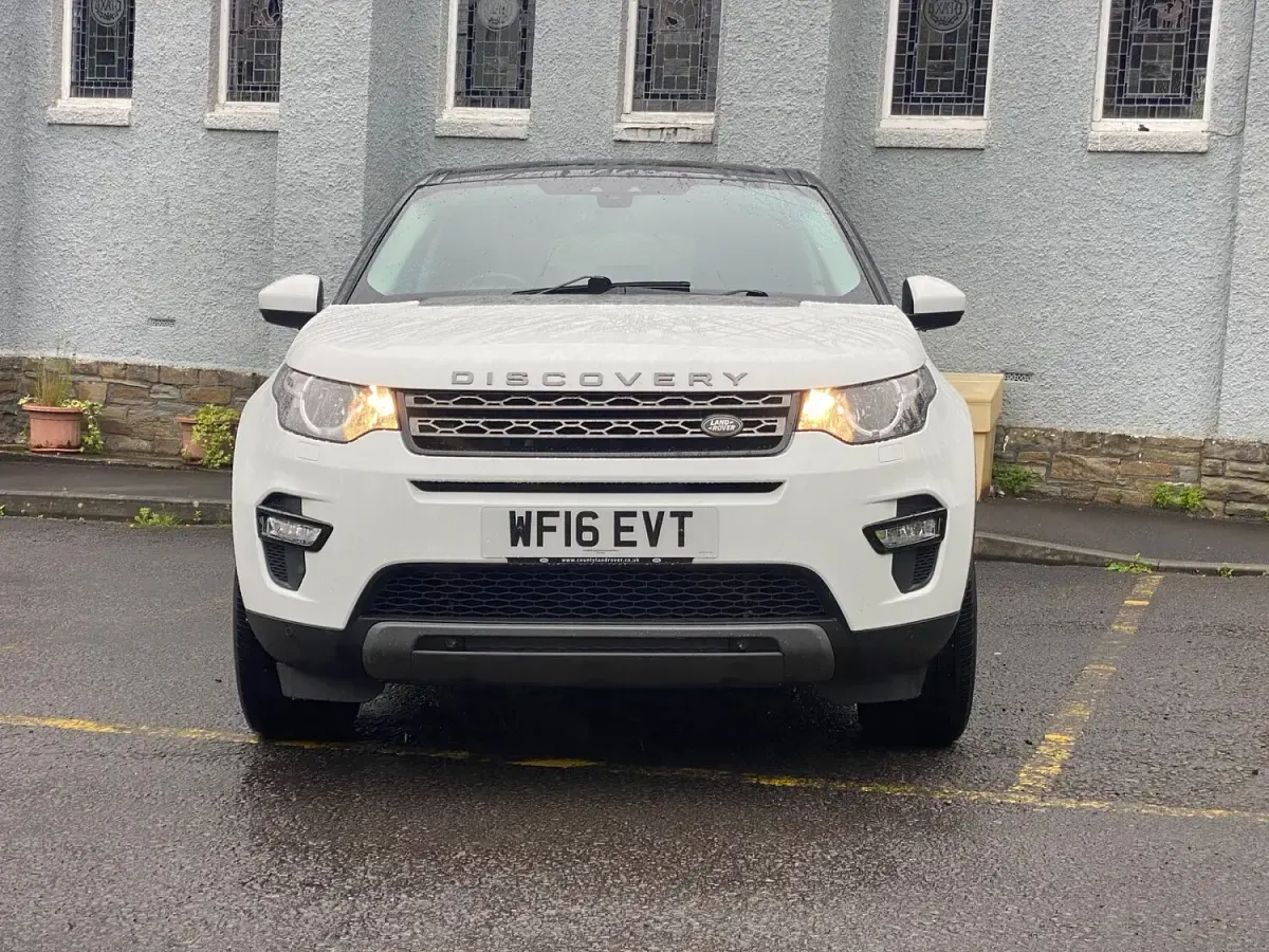 Used Land Rover Discovery Sport SE 180 HP (132 kW) 2016 White SUV